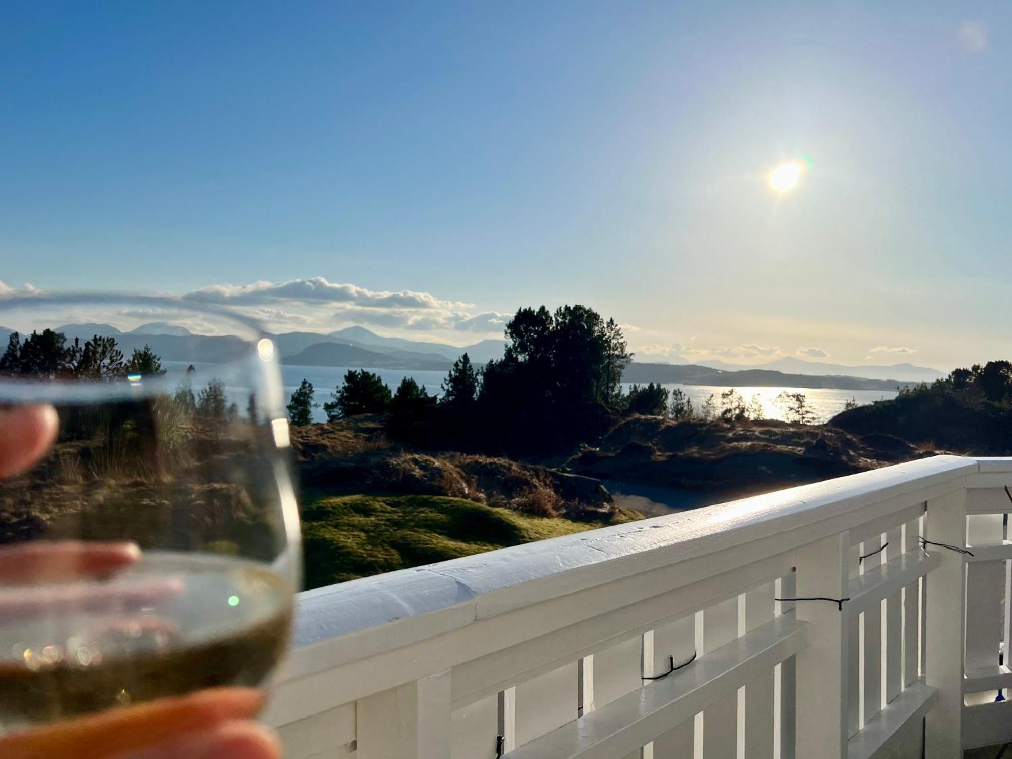 Wake Up To A Beautiful View And Smell Of The Sea Apartamento Kristiansund Exterior foto